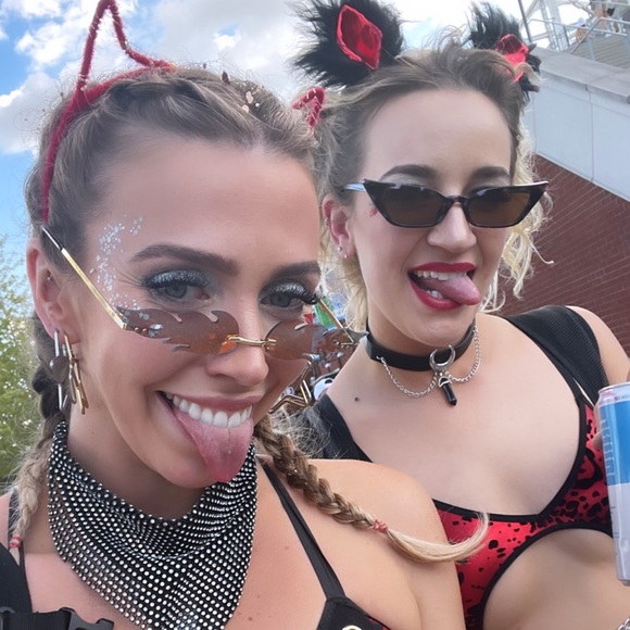 Meet your Posher, Caitlin - Picture 13 of 16